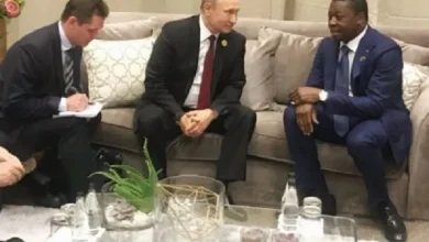 Le président togolais Faure Essozimna GNASSINGBE en visite chez Vladimir Poutine, cette information est fausse